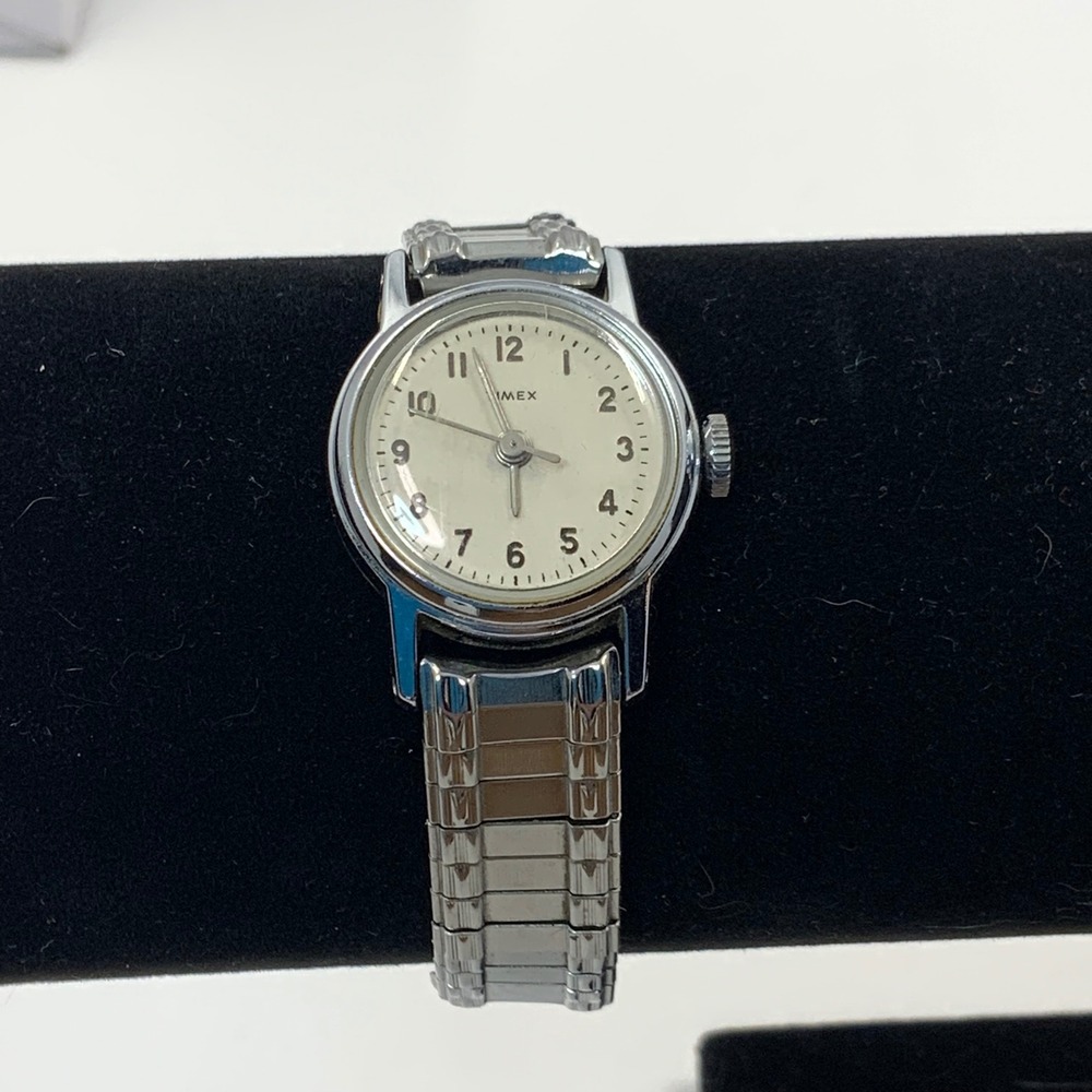 Vintage Timex Manual Wind Watch Silver Tone Stainless Steel Expansion Band Cream